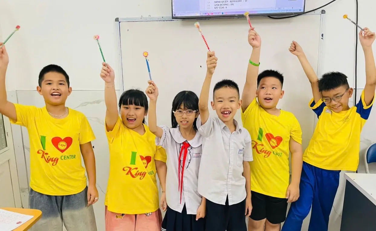 🌟 TỰ HÀO NHÌN LẠI THÁNG 3 RỰC RỠ CÙNG CÁC NGÔI SAO NHÀ KING ENGLISH! 🌟